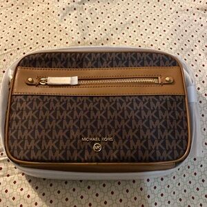 Michael Kors Jet Set Purse